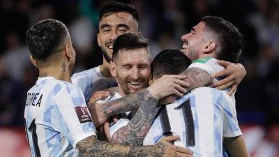 Los jugadores argentinos celebrando el gol de Lionel Messi contra Venezuela.