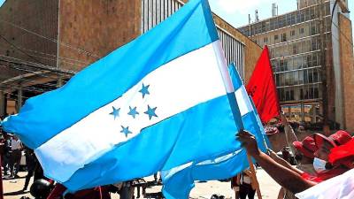 Analistas y líderes sociales piden a los políticos dialogar para acabar con la crisis.