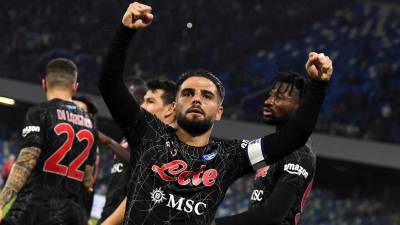 Lorenzo Insigne lideró la victoria del Napoli contra el Bolonia.