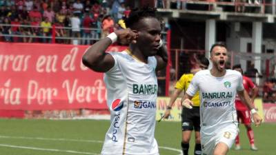 Román Rubilio Castillo celebrando su gol contra el Malacateco.