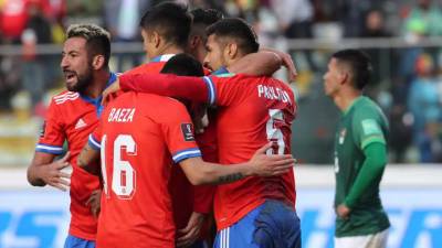 Los jugadores de Chile celebrando uno de los goles de Alexis Sánchez ante Bolivia.