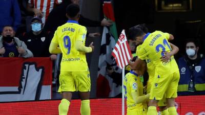 El ‘Choco‘ Lozano se acerca a celebrar con sus compañeros el gol de Salvi Sánchez ante Athletic de Bilbao.