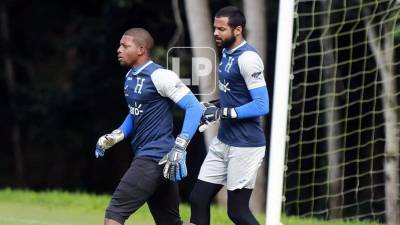 Edrick Menjívar y Luis ‘Buba‘ López durante el entrenamiento de este miércoles de la Selección de Honduras.
