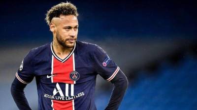 Neymar busca alzar su primera Champions League vistiendo la camisa parisina.