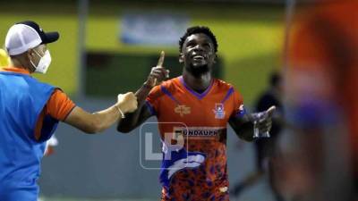 Marlon ‘Machuca’ Ramírez celebra su gol para la victoria de la UPN en El Progreso.