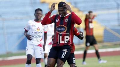 Carlo Costly se lamenta tras no poder marcar contra el Villanueva FC.