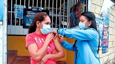 En Honduras se aplica la vacuna contra el covid-19 a toda persona mayor de 12 años de edad.