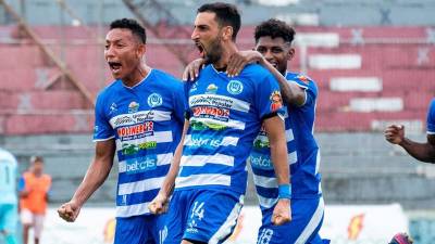 El defensa uruguayo Fabricio Silva le dio el triunfo al Victoria contra el Honduras Progreso.