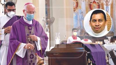 La catedral se llenó de feligreses, que llegaron a dar el último adiós a su guía espiritual. Doña Donatila, madre del sacerdote, agradeció