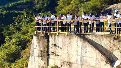 Ejecutivos del BCIE durante su visita por la represa hidroeléctrica La Vegona.