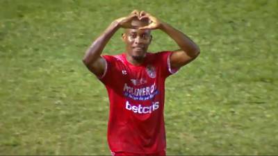Jamal Charles celebrando su gol de penal en El Progreso.