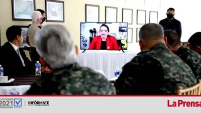 Castro, en exposición a los representantes de las Fuerzas Armadas de Honduras.