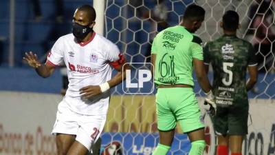 Jerry Bengtson solo tenía 11 minutos en la cancha y volvió a celebrar un gol en la Liga Nacional, el delantero viene saliendo de una operación.