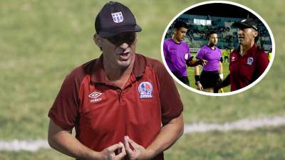 Pedro Troglio se molestó con los árbitros al final del partido Olimpia-Olancho FC en el estadio Nacional Chelato Uclés.