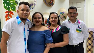 La familia Gutiérrez Ponce celebró al lado de sus amigos..