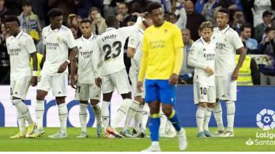 El hondureño Antony ‘Choco‘ Lozano del Cádiz se lamenta tras el primer gol del Real Madrid, en el estadio Santiago Bernabéu.