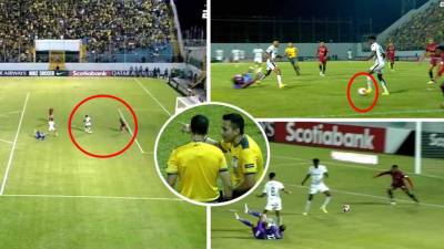 El gol de Freddy Góndola del Alajuelense contra el Real España no debió contar por posición adelantada del panameño.