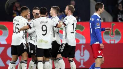 Los jugadores de Alemania celebrando uno de los goles contra Liechtenstein.