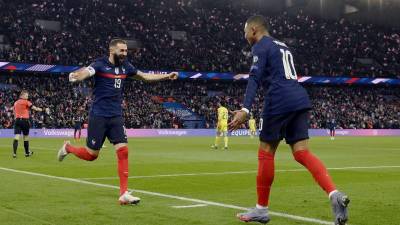 Kylian Mbappé y Karim Benzema se lucieron con sus goles para el abultado triunfo de Francia sobre Kazajistán.