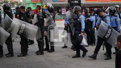 La Policía Nacional ya se encuentra en los alrededores del estadio Nacional para brindar seguridad antes, durante y después del partido.