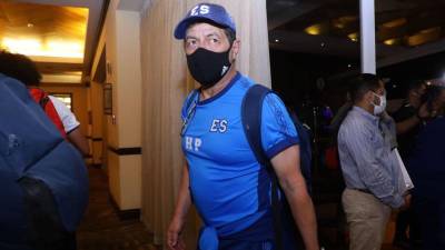 Hugo Pérez a la llegada de la Selección de El Salvador a San Pedro Sula para el partido ante Honduras.