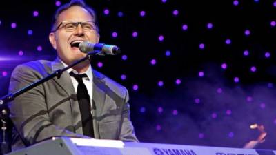 El cantante mexicano de 53 años está recibiendo el apoyo de miles de cristianos.