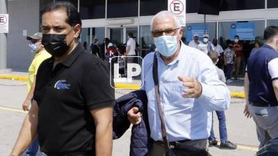 Manuel Keosseián a su arribo a San Pedro Sula para dirigir al Marathón.