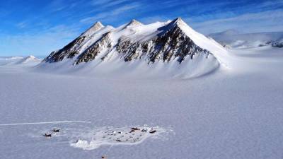 Fotografía cedida por Imagen Chile que muestra el campamento chileno en el Glaciar Unión.