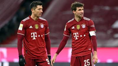 Robert Lewandowski y Thomas Müller no pudieron evitar la derrota del Bayern Múnich contra el Borussia Mönchengladbach.
