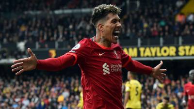 Roberto Firmino fue la figura del Liverpool con un triplete para golear al Watford.