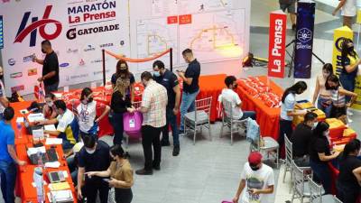 La fiesta de la Maratón de LA PRENSA se vivió una vez más con la entrega de los kits deportivos.