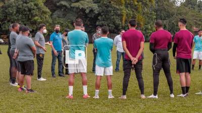 Héctor Vargas ofreció una charla a los jugadores previa al primer entrenamiento con el Real España.