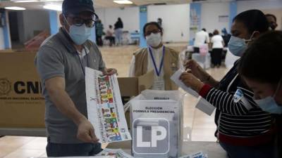 Los centros electorales de los comicios en Honduras cerraron a las 5.00 PM y comenzó el conteo de votos.