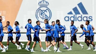 Los jugadores del Real Madrid realizaron un último entrenamiento antes de viajar a París.