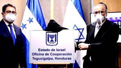 Fotografía de archivo en la inauguración de una oficina de cooperación en Honduras, como preámbulo de la embajada.