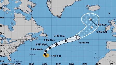 Imagen cedida hoy por el Centro Nacional de Huracanes (NHC) de Estados Unidos donde se muestra el pronóstico de cinco días del paso del huracán Nigel por el Atlántico.