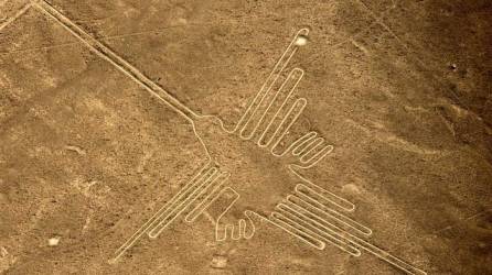 Una avioneta que sobrevolaba las líneas de Nazca con un grupo de turistas dañó los geoglifos.
