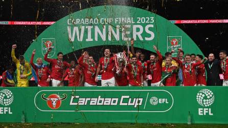 Manchester United festejó a lo grande el título de la Carabao Cup.
