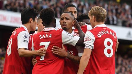Jugadores del Arsenal festejando uno de los tres goles marcados ante Liverpool