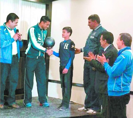 Presidente de Honduras buscará arreglo técnico para aviones en Brasil