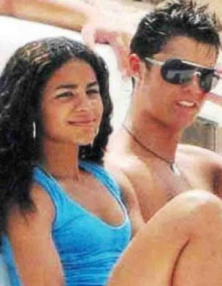 La madre del hijo de Ronaldo ha recibido 10 millones de dólares para que no revela su identidad y entregue al niño a la familia del futbolista.