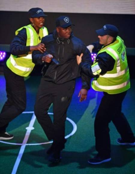 Michael Dapaah puso el show en el inicio de la gala de los premios The Best.