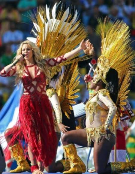 Pero Shakira le devolvió el guantazo haciendo 'La La La' que desbancó al himno oficial 'We Are One'. La barranquillera dio la estocada final presentándose como invitada especial en el cierre del Mundial.<br/>