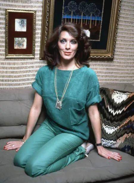 Esta es una de la últimas fotos de Tere Velázquez tomada en su hogar, ya en sus cincuentas, antes de fallecer de cáncer el 7 de enero de 1998 a los 55 años.