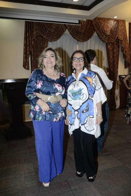 Suyapa Chiovelli es condecorada como la “Madre del año” por el Club de Damas Internacionales