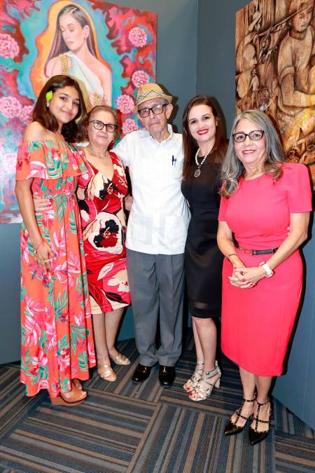 Isabella Castillo, María Isabel Villeda, Juan Alger, Katherine Castillo y Rosa María Alger