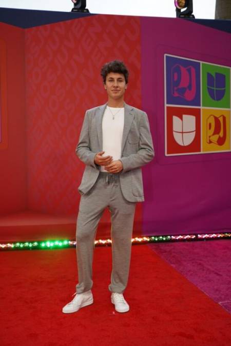 FOTOS: Sirey Morán y otros famosos arriban a la alfombra de Premios Juventud 2022