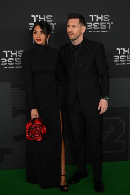 Messi en compañía de su esposa, Antonella Rocuzzo. El astro argentino es el principal candidato a llevarse el premio a Mejor Jugador del 2022.