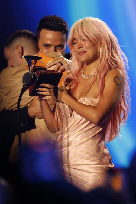 En una gala celebrada en Sevilla, Karol G. se llevó los galardones a mejor álbum del año y mejor álbum de música urbana por ‘Mañana será bonito’, así como el de mejor fusión/interpretación urbana, por ‘TQG’, junto a Shakira.