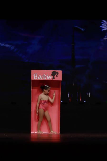 Alondra Aguilar de la academia “Dance With Me Art” bailó la canción “Barbie girl”